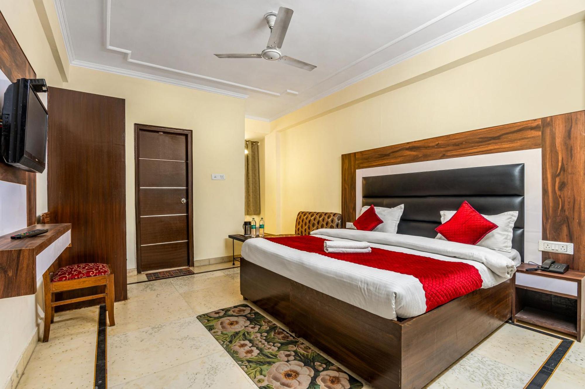 Hotel Nice Palace Delhi  Exteriör bild
