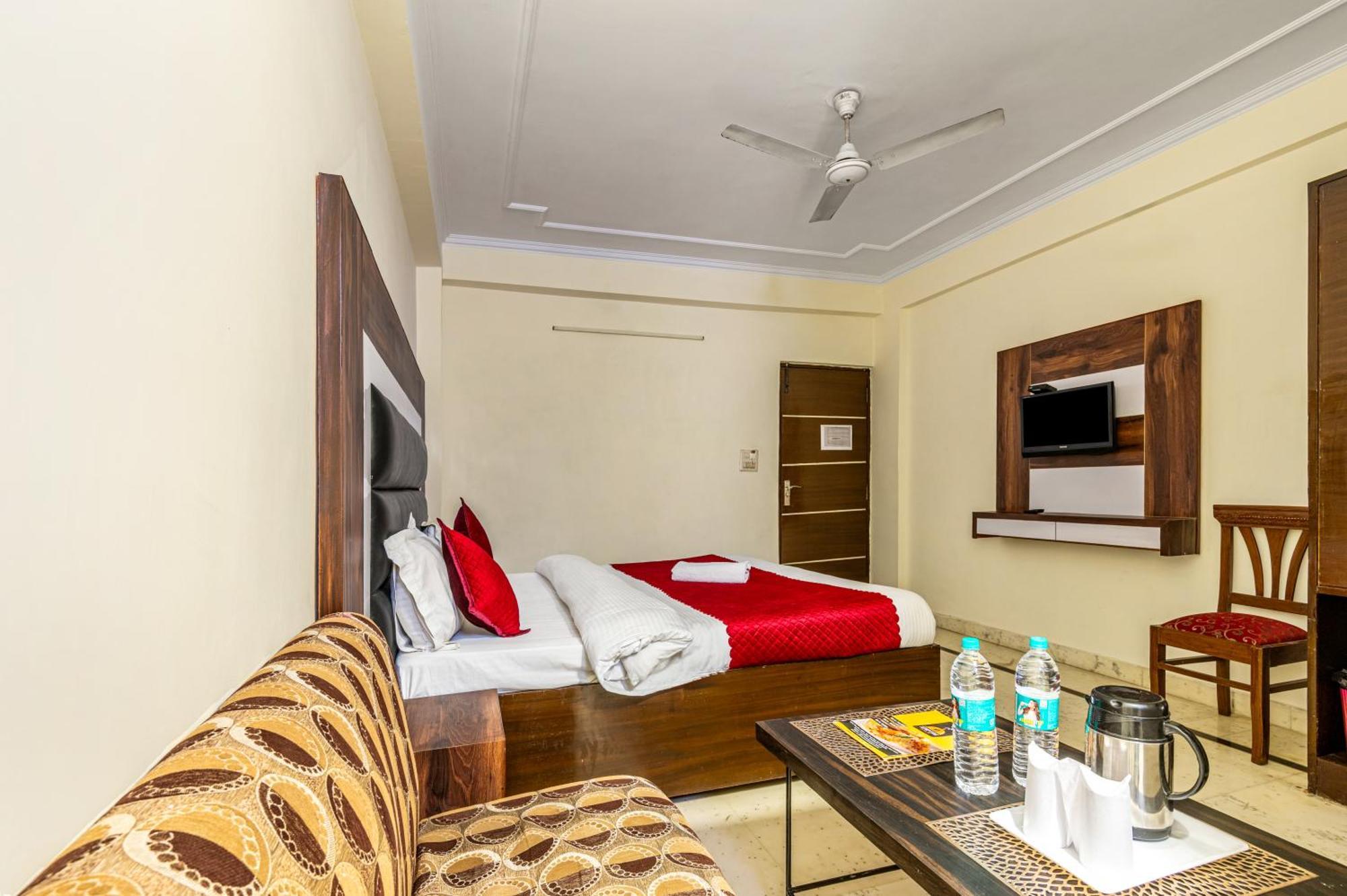 Hotel Nice Palace Delhi  Exteriör bild